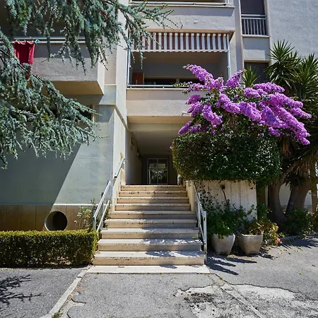 Edith's House Just 850 Meters From The Beach, 2 Bedrooms, 6 Beds, Air Conditioning, Private Outdoor Area *