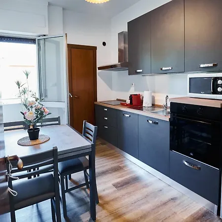 Edith's House Just 850 Meters From The Beach, 2 Bedrooms, 6 Beds, Air Conditioning, Private Outdoor Area 로시냐노 솔바이