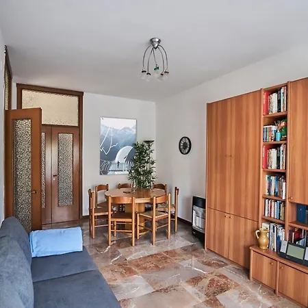 Edith's House Just 850 Meters From The Beach, 2 Bedrooms, 6 Beds, Air Conditioning, Private Outdoor Area