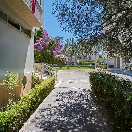 Edith's House Just 850 Meters From The Beach, 2 Bedrooms, 6 Beds, Air Conditioning, Private Outdoor Area Apartment *