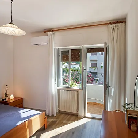 Edith's House Just 850 Meters From The Beach, 2 Bedrooms, 6 Beds, Air Conditioning, Private Outdoor Area Apartment Rosignano Solvay