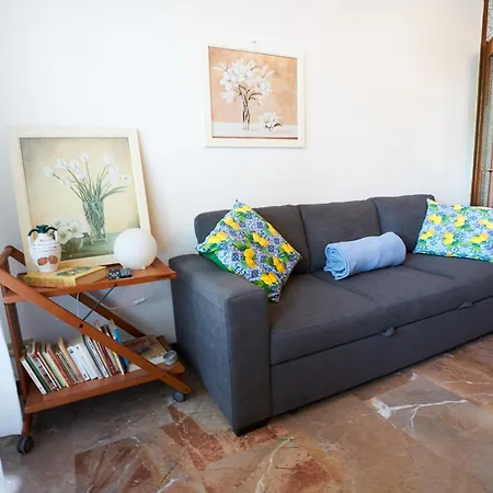 Edith's House Just 850 Meters From The Beach, 2 Bedrooms, 6 Beds, Air Conditioning, Private Outdoor Area *