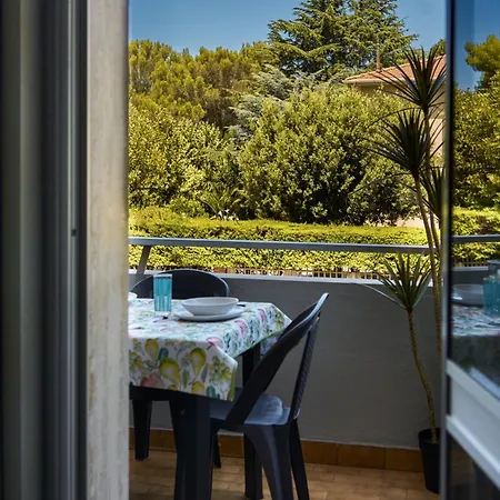 Apartment Edith's House Just 850 Meters From The Beach, 2 Bedrooms, 6 Beds, Air Conditioning, Private Outdoor Area