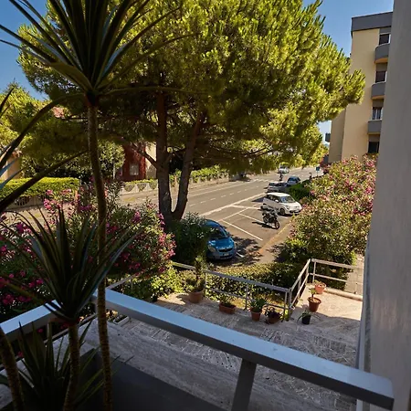 Edith's House Just 850 Meters From The Beach, 2 Bedrooms, 6 Beds, Air Conditioning, Private Outdoor Area Apartment Rosignano Solvay