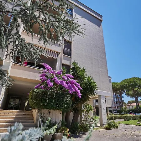 Edith's House Just 850 Meters From The Beach, 2 Bedrooms, 6 Beds, Air Conditioning, Private Outdoor Area Apartment Rosignano Solvay