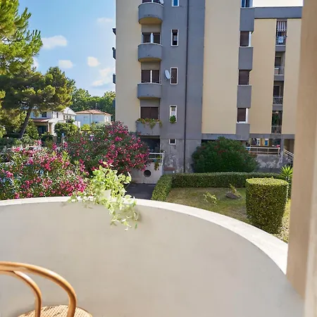 Edith's House Just 850 Meters From The Beach, 2 Bedrooms, 6 Beds, Air Conditioning, Private Outdoor Area