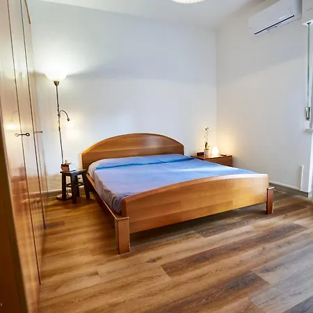 Apartment Edith's House Just 850 Meters From The Beach, 2 Bedrooms, 6 Beds, Air Conditioning, Private Outdoor Area *