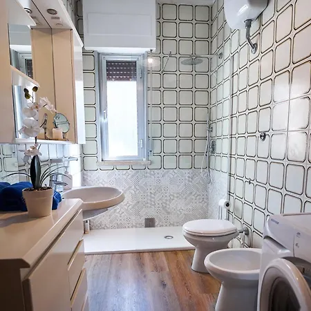 Edith's House Just 850 Meters From The Beach, 2 Bedrooms, 6 Beds, Air Conditioning, Private Outdoor Area * Rosignano Solvay