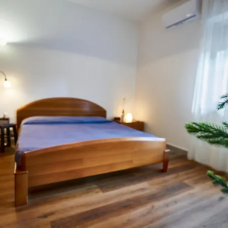 Edith's House Just 850 Meters From The Beach, 2 Bedrooms, 6 Beds, Air Conditioning, Private Outdoor Area Appartement Rosignano Solvay