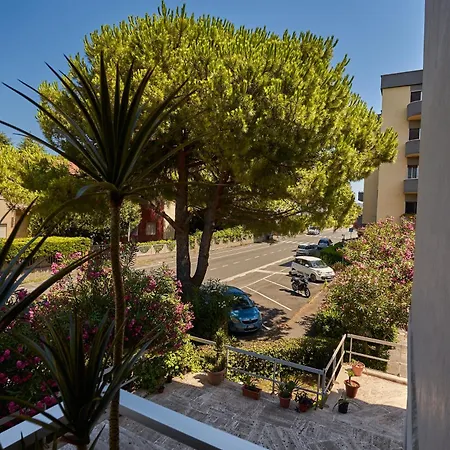Edith's House Just 850 Meters From The Beach, 2 Bedrooms, 6 Beds, Air Conditioning, Private Outdoor Area Rosignano Solvay