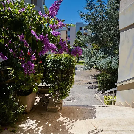 Edith's House Just 850 Meters From The Beach, 2 Bedrooms, 6 Beds, Air Conditioning, Private Outdoor Area Appartement